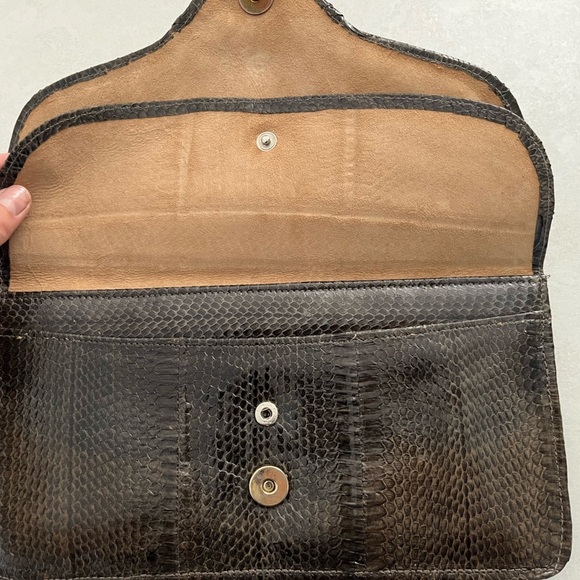 Genuine 🐍 snakeskin🐍 clutch/ Handmade in India/ Multiple inside pockets/ Brown - Picture 4 of 15